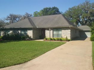 2272 Riveroaks Dr, West Columbia, TX 77486