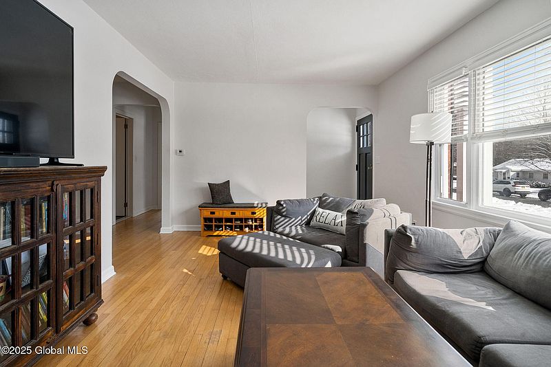 4th image of 1529 Barclay Place