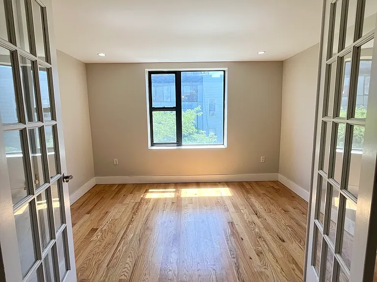 323 Melrose St #3F — Photo 5