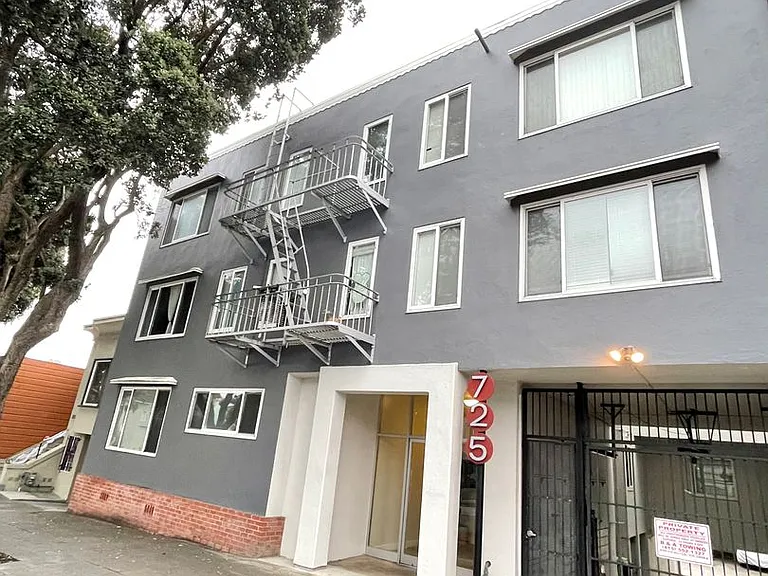 122 (725 Monterey) — Photo 1