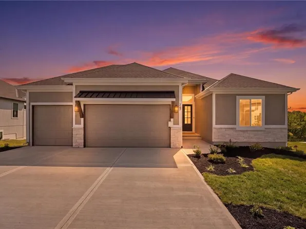 2127 NW Killarney Ln, Lees Summit, MO 64081