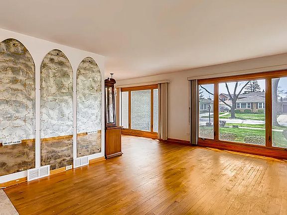 2nd image of 2221 Spruce Ave