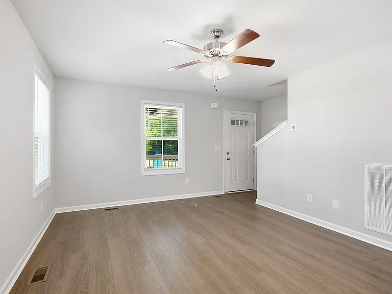 222 Cave St #B — Photo 9