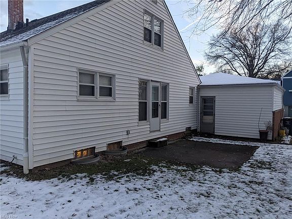 2nd image of 23759 Glenhill Dr