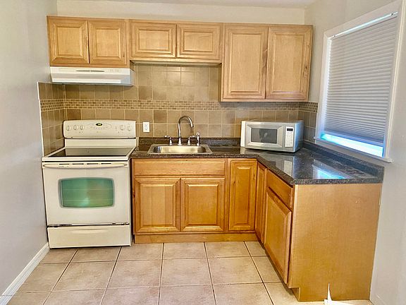 3rd image of 2093 Robin Hood Dr
