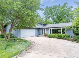 1733 Lynwood St, Crest Hill, IL 60403