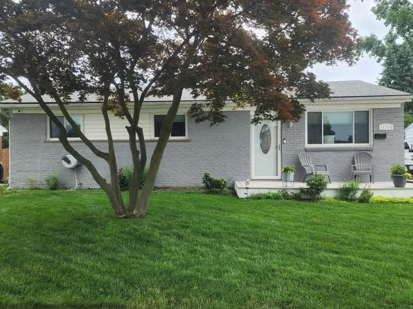 34754 Stewart Dr, Romulus, MI 48174