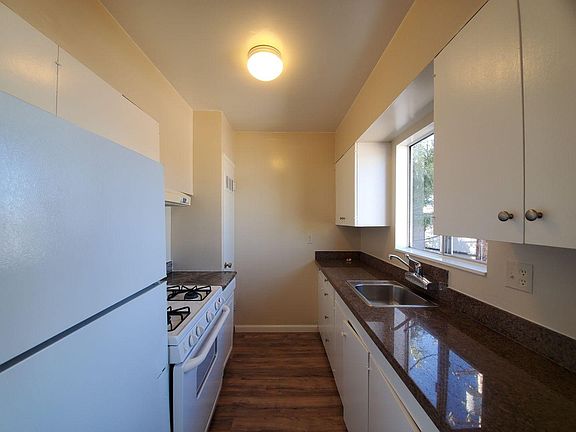 5th image of 1108 Chula Vista Ave APT 5