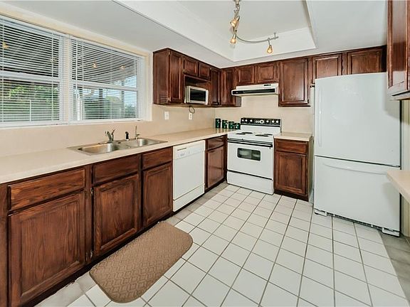 5th image of 13522 Cordova Dr