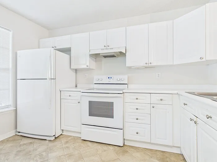 2 bed, 2.5 bath, 1068 sqft, $1,650 — Photo 2