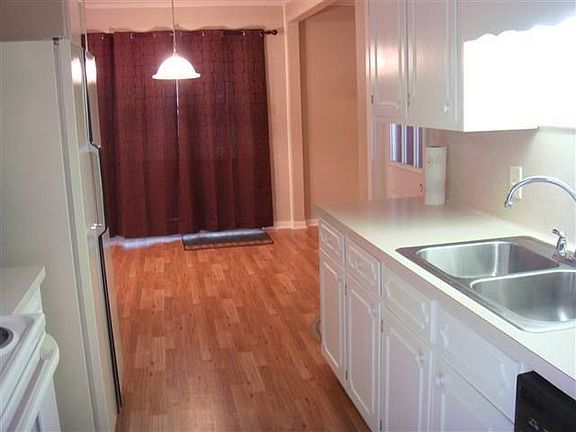 3rd image of 144 Rosine St