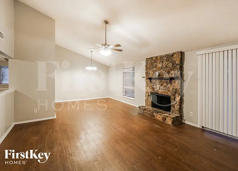 5361 Martins Crossing Rd — Photo 2