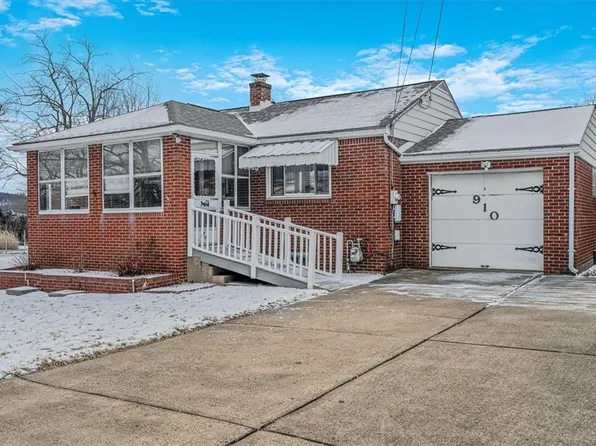 910 Foster Rd, Clairton, PA 15025