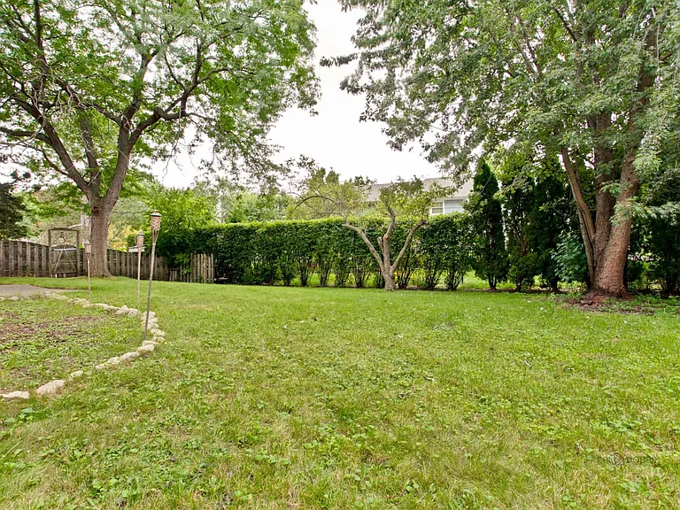 8 Bernard Ct — Photo 20