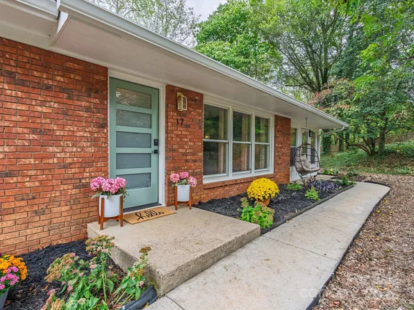 17 Hummingbird Ln, Asheville, NC 28806