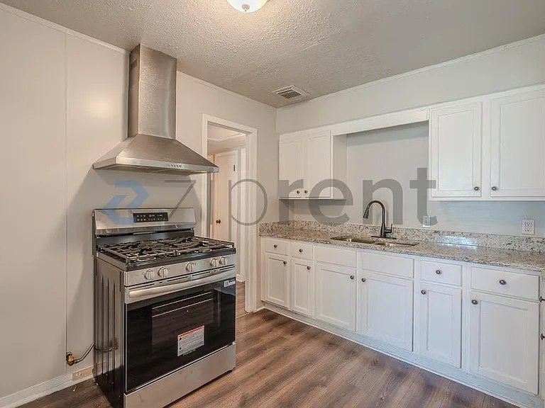 5818 Glenhurst Dr — Photo 11