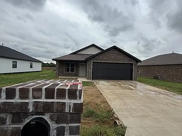 209 Redwood Dr, Bono, AR 72416