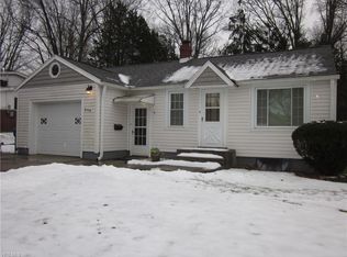 994 E Riddle Ave, Ravenna, OH 44266