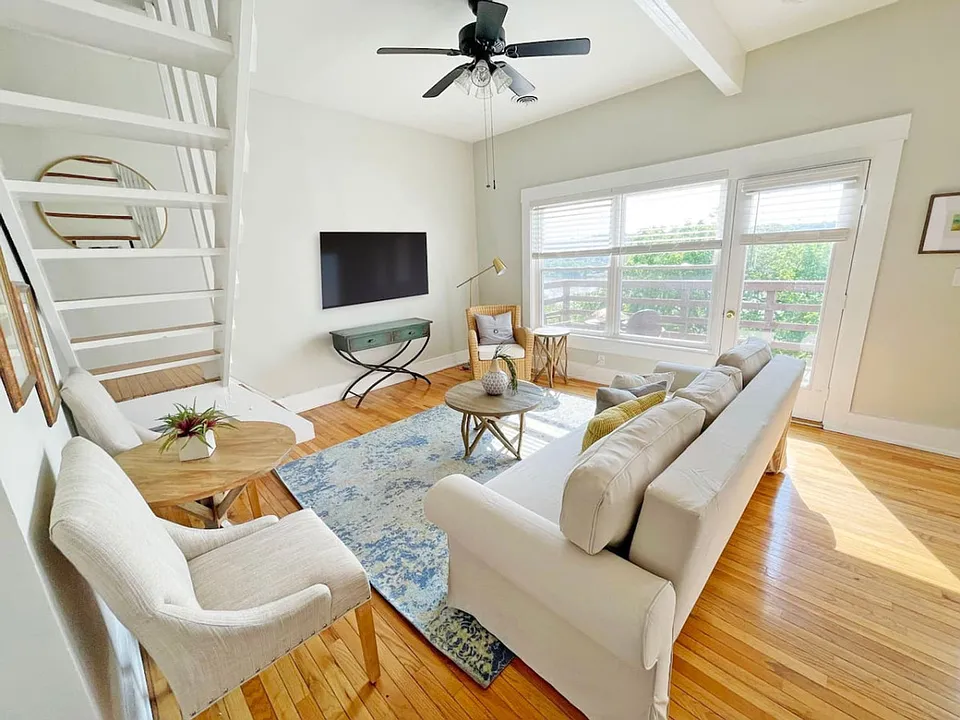 1243 Martin Dr #ID1056135P