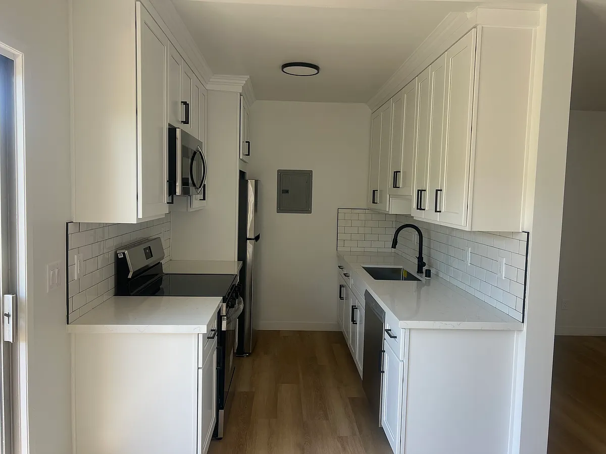 Photo 2 of 8 - 3735 Cardiff Ave #5 - Los Angeles, CA Building Photo - 3735 Cardiff Ave #5