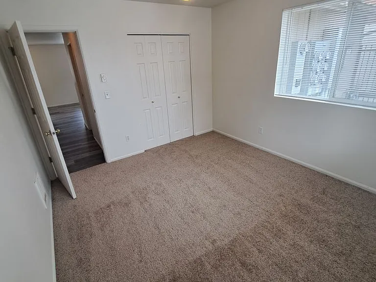 1015 SE 4th St #10 — Photo 9
