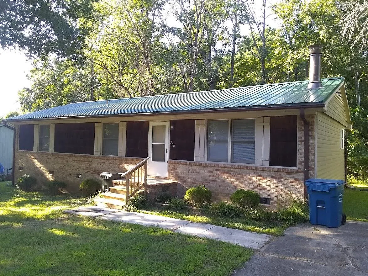 3 bed, 1250 sqft, $1,950 — Photo 2