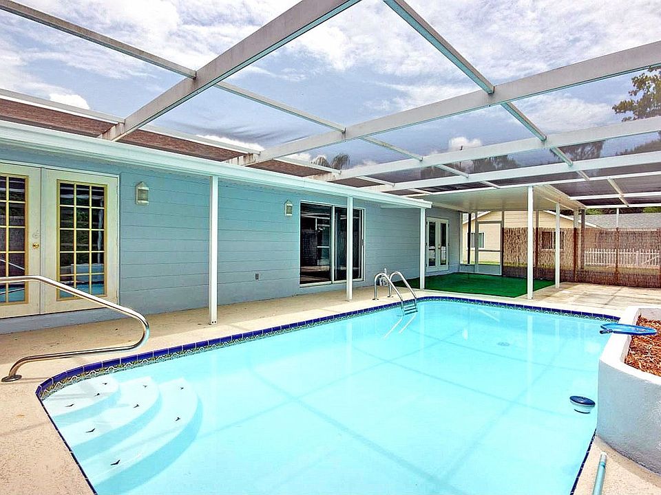 Pool & Lanai