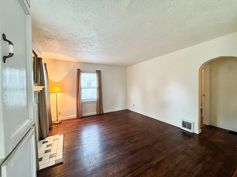 3105 E Cherry St — Photo 3