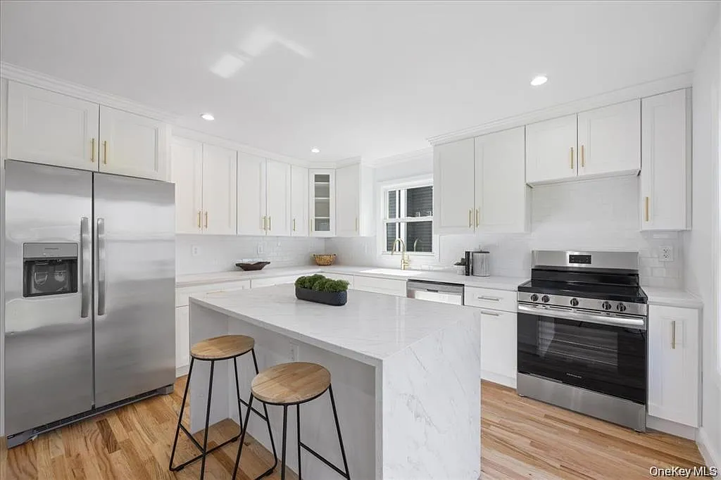 3 bed, 2500 sqft, $6,000 — Photo 3