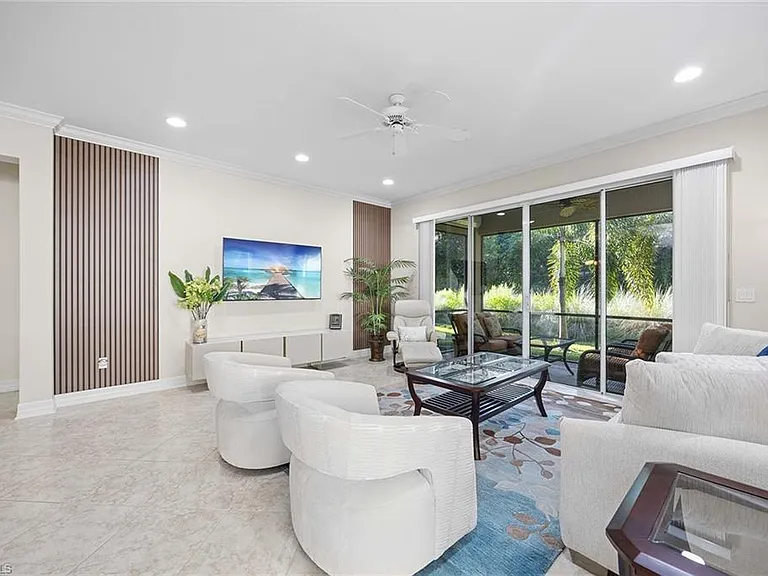 6542 Marbella Dr — Photo 9