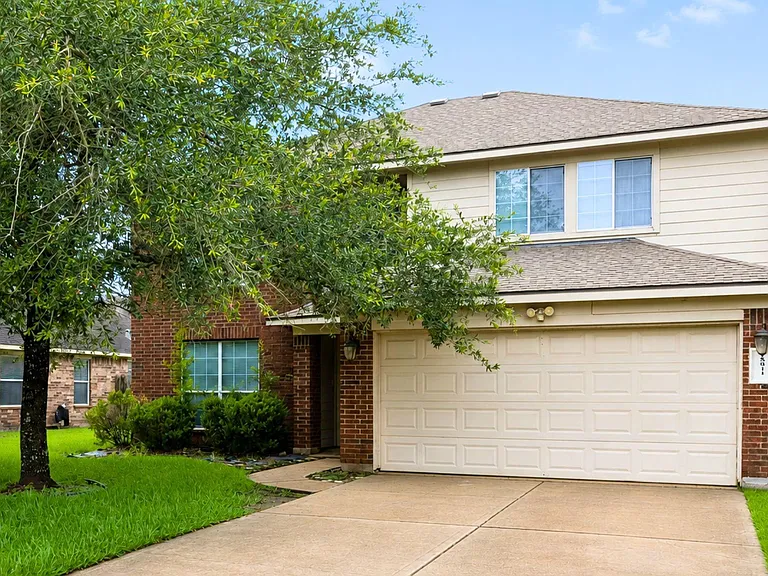 5811 Village Grove Dr — Photo 2