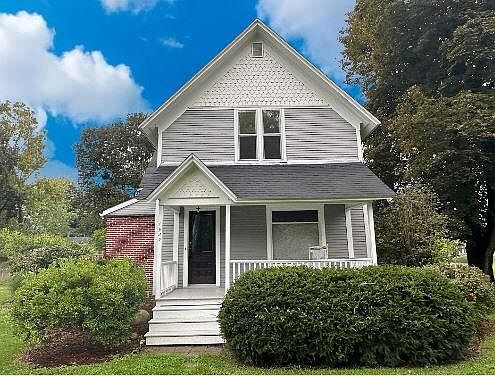 2nd image of 1925 Nichols Rd