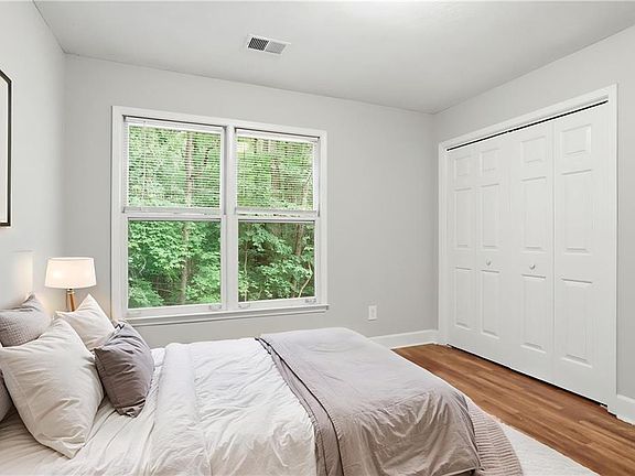 5th image of 104 Ashland Trl