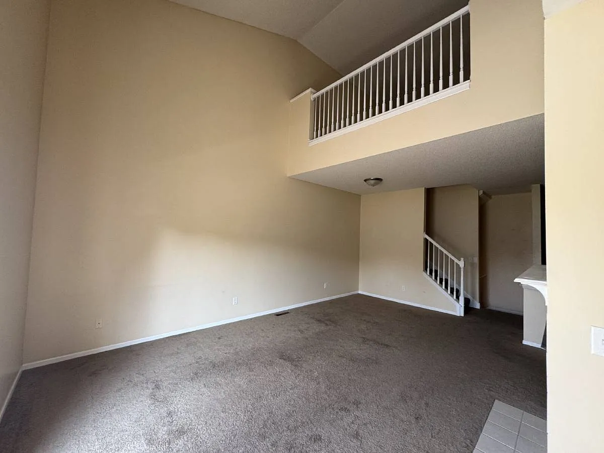 608 Kingfisher Lane E in Saint Paul, MN 55125 — Photo 4