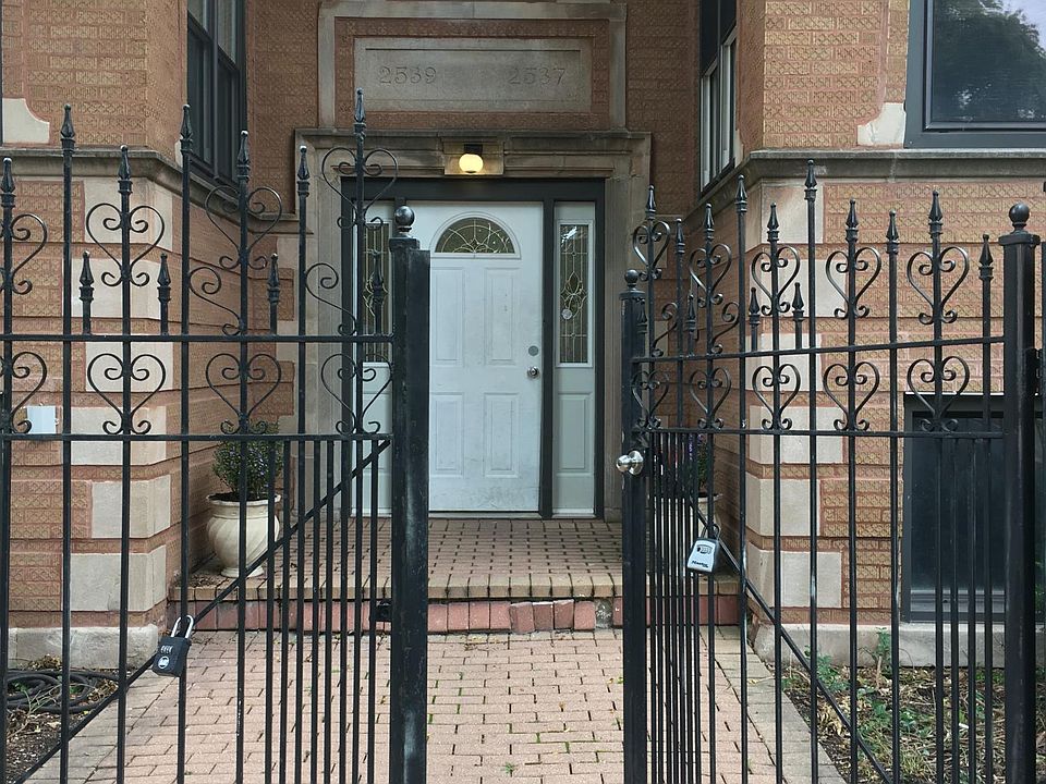 1st image of 2537 N Hamlin Ave #3S