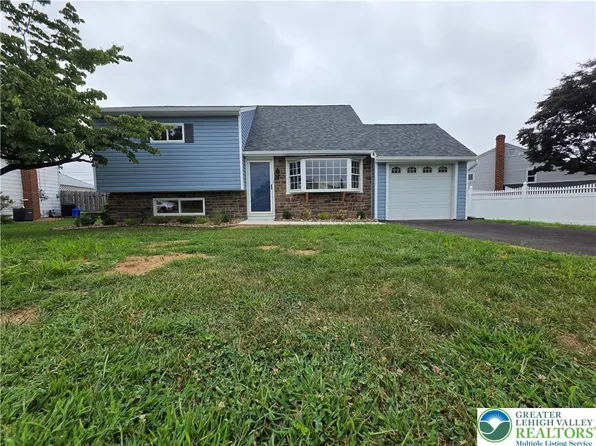 2004 Country Pl, Bethlehem, PA 18018