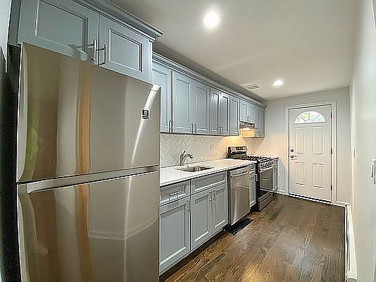 5th image of 1038 De Kalb Ave