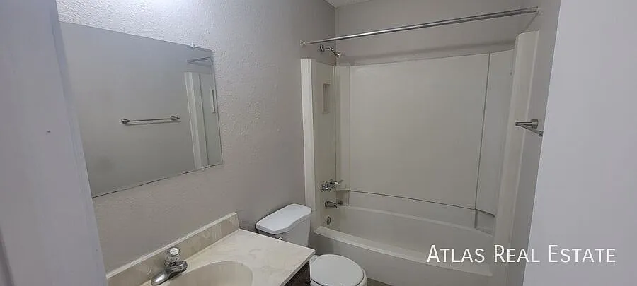 Duplex in the right place and the right price! View it now! — Photo 4