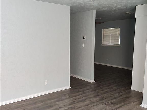 3rd image of 1010 W Highway St
