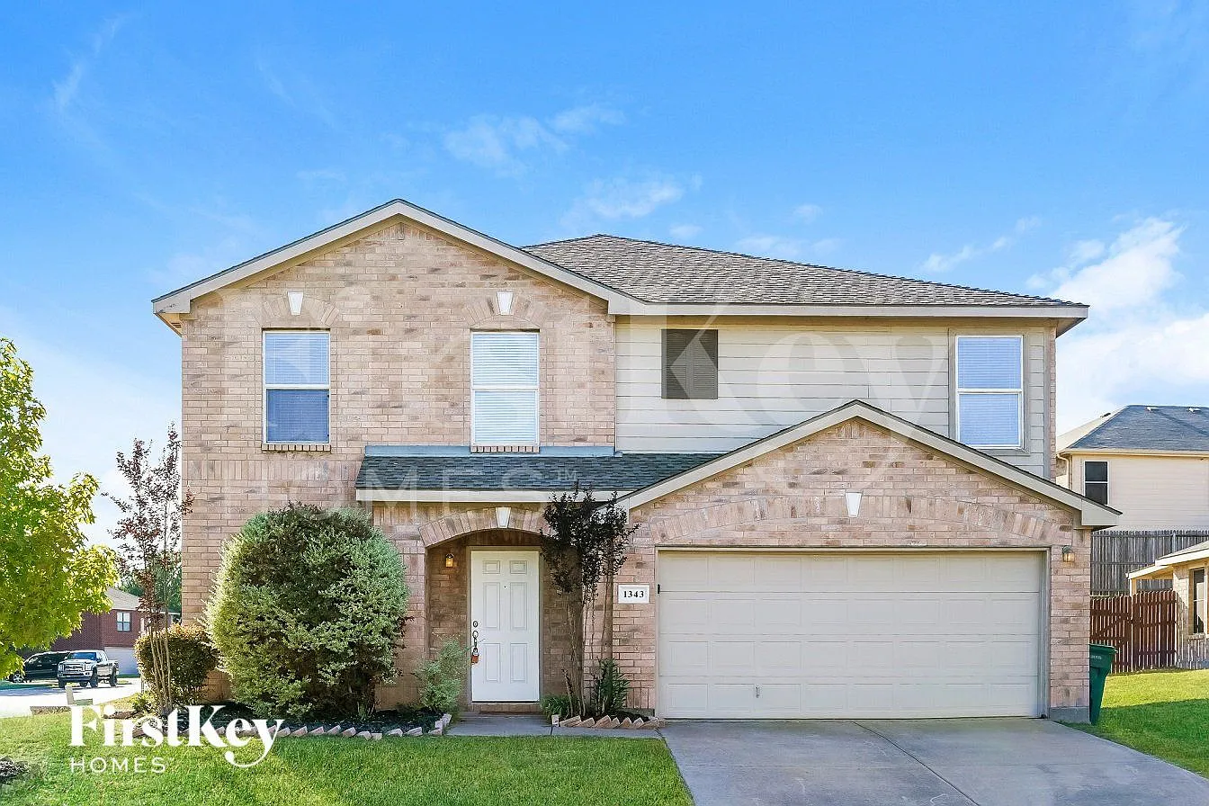 4 bed, 2.5 bath, 2428 sqft, $2,635 — Photo 1