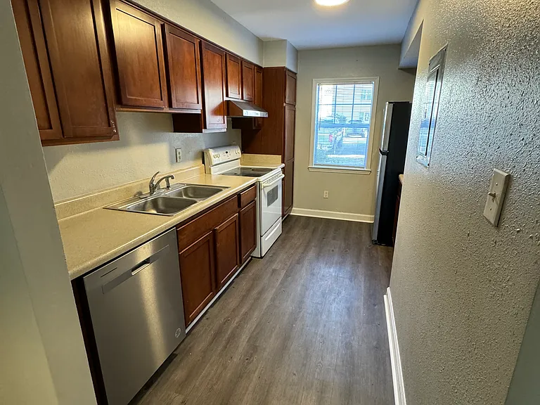 Avery Close Condominiums — Photo 36
