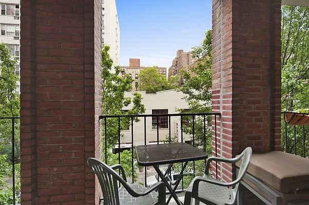 Sold by MNS | media 11