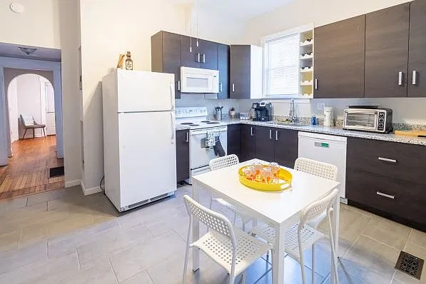 2 bed, 1000 sqft, $1,850 — Photo 2