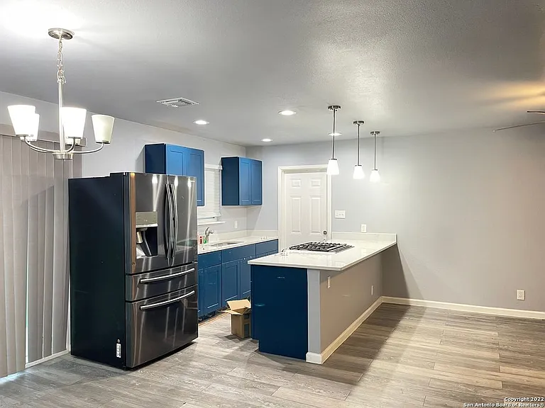 9007 Yett Ave — Photo 4