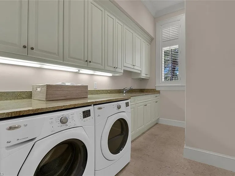 2250 Crayton Rd — Photo 43