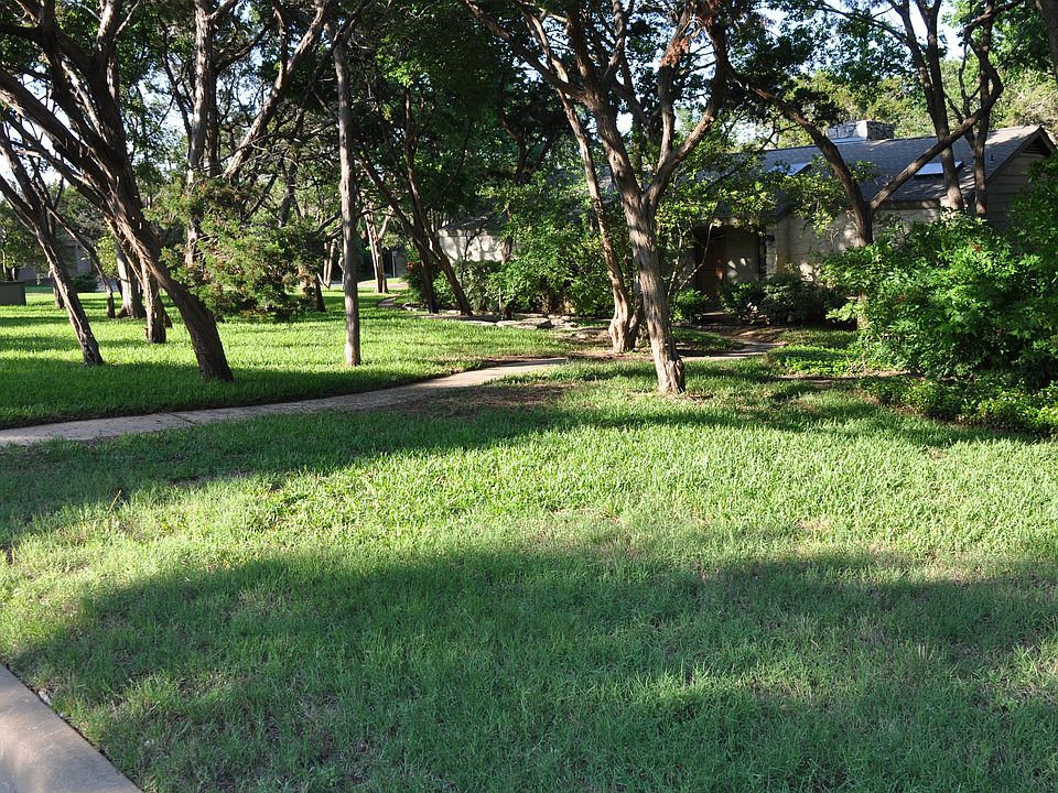 Private Corner Lot
