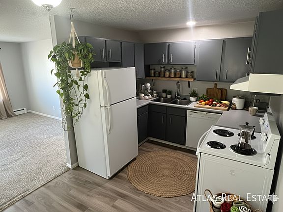 2nd image of 415 Saint Vrain Pl APT 202