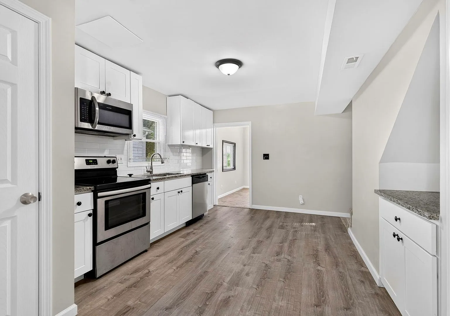 2 bed, 980 sqft, $1,320 — Photo 2