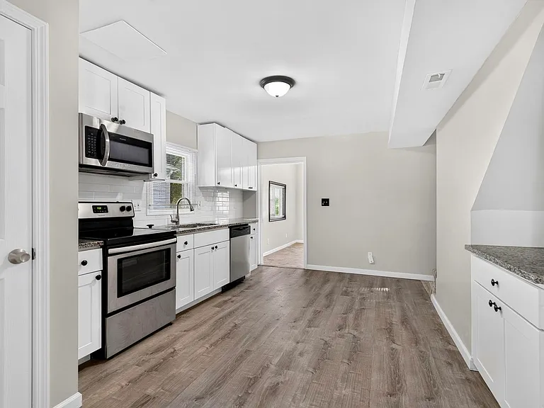 3606 Manhattan Ave — Photo 6
