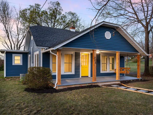 202 Dooms Crossing Rd, Waynesboro, VA 22980